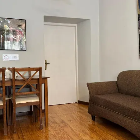 Summer Me - Yardhouse Apartment