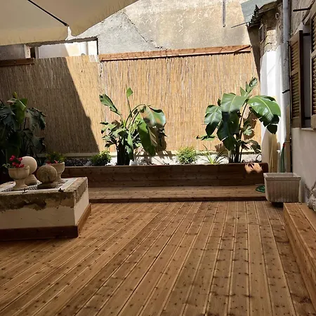 Summer Me - Yardhouse Apartment